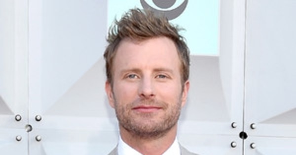 Inside Dierks Bentley S Somewhere On A Beach Tour E News
